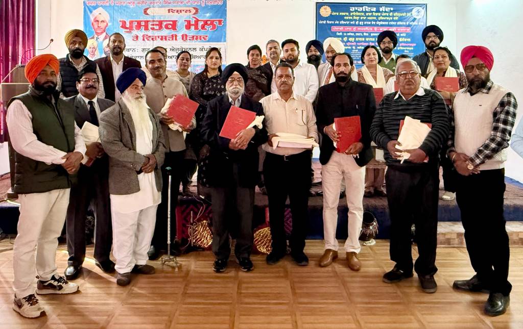 District Language Office Hoshiarpur organized a grand TriBhasha Kavi Darbar